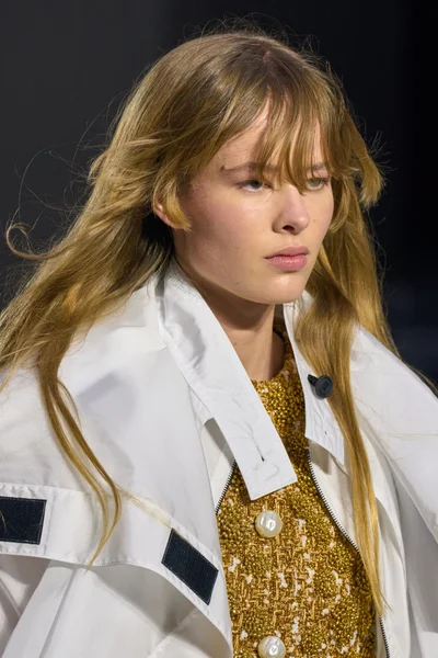 Look 16